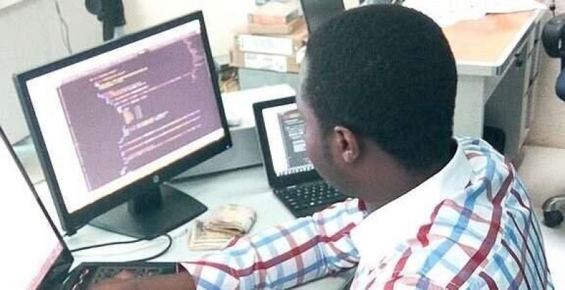 576px-African_software_developer_at_work,_Nigeria